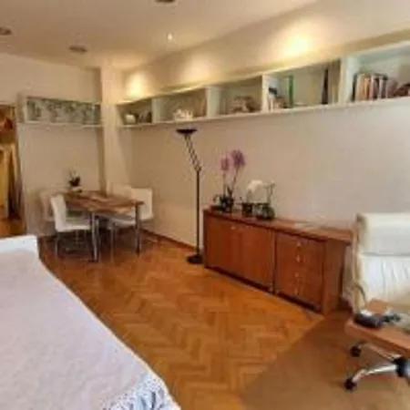 Katerina's House - Hilton Area Apartment *